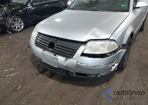 2004 Volkswagen Passat Glx z USA, uszkodzony, nr VIN WVWYH63B24E174284